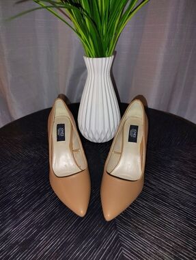 Jones New York Darcy Tan Pointed-Toe Pumps - Classic Women's Heels